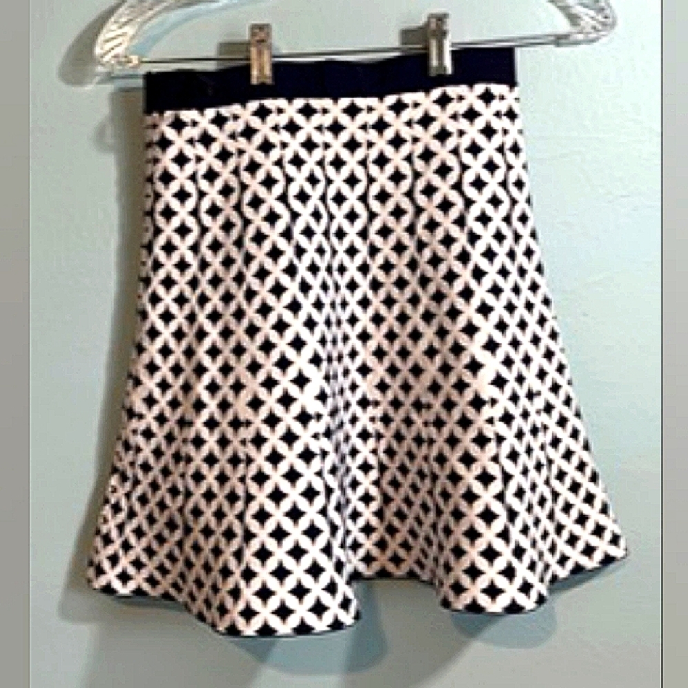 Bebe Geometric Pattern Knit Skirt  Size XS  NWT‎